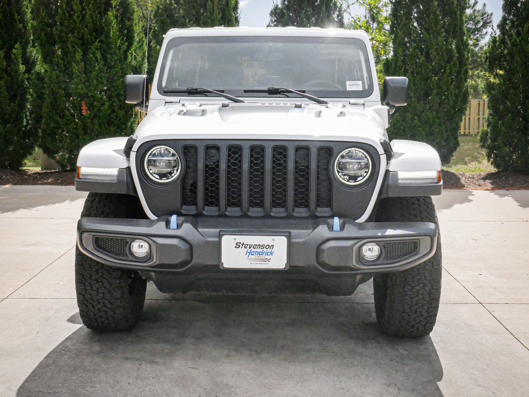 Used 2022 Jeep Wrangler Unlimited Rubicon 4xe w/ Cold Weather Group AWD/4WD image 3