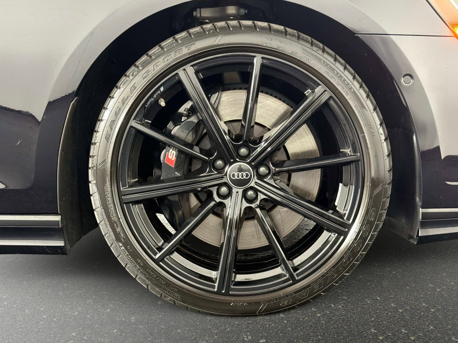 Used 2024 Audi S8 AWD/4WD image 19