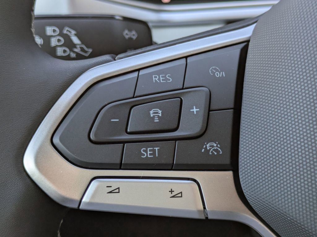 New 2026 Volkswagen Taos SE image 25