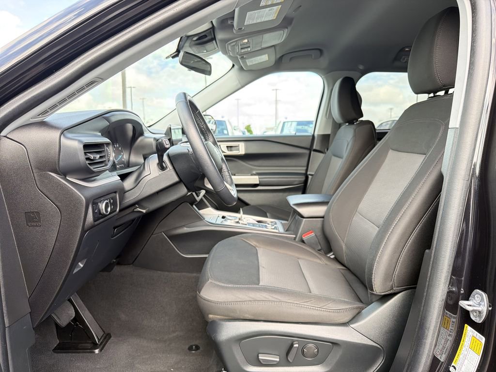 Used 2023 Ford Explorer XLT AWD/4WD image 11
