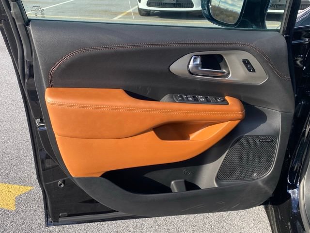 New 2026 Chrysler Pacifica Pinnacle AWD/4WD image 12