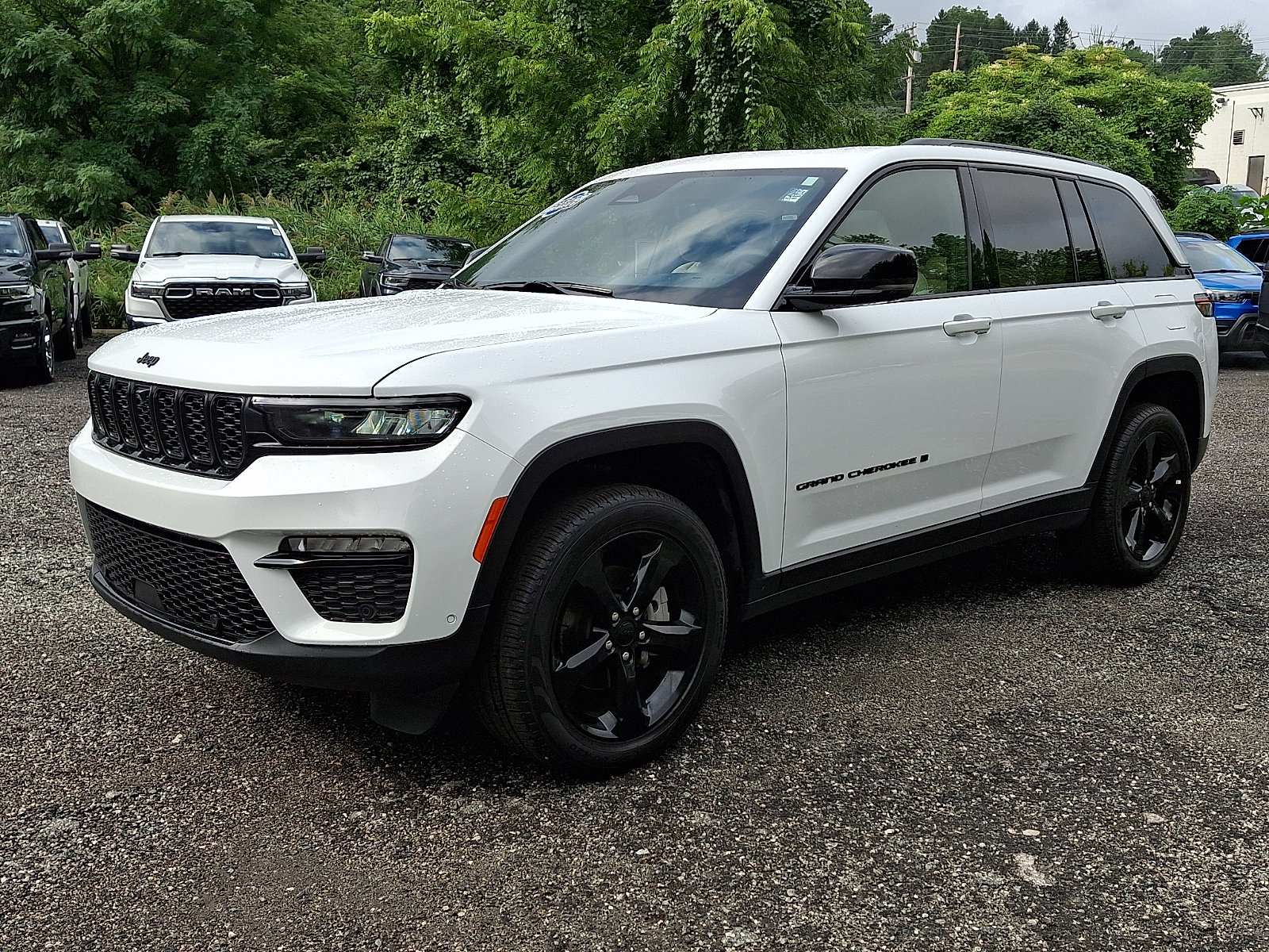 Used 2025 Jeep Grand Cherokee Limited w/ Luxury Tech Group II AWD/4WD image 3