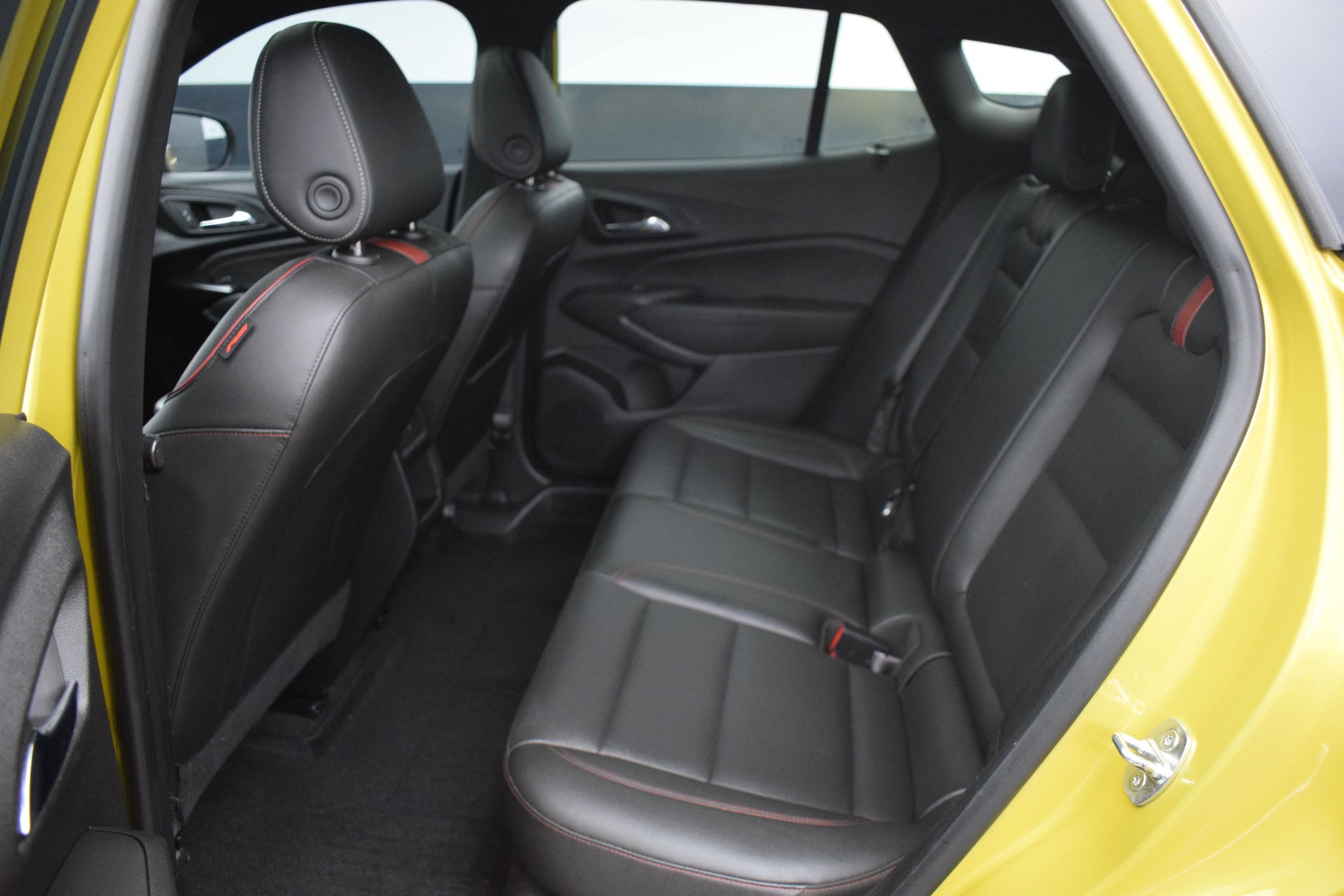 Used 2024 Chevrolet Trax RS w/ Sunroof Package FWD image 13