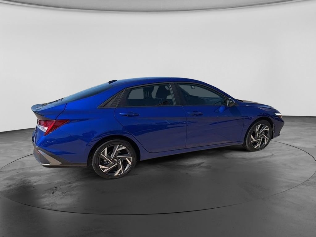Certified 2025 Hyundai Elantra SEL FWD image 11