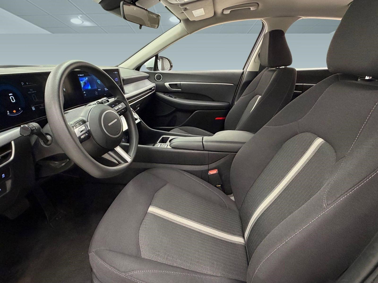 Used 2025 Hyundai Sonata SEL FWD image 4