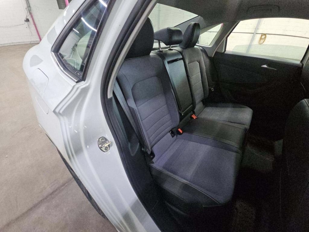 Used 2025 Volkswagen Jetta SE w/ Black Wheel Package FWD image 4