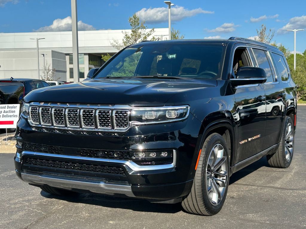 Used 2023 Jeep Grand Wagoneer Series III AWD/4WD image 3