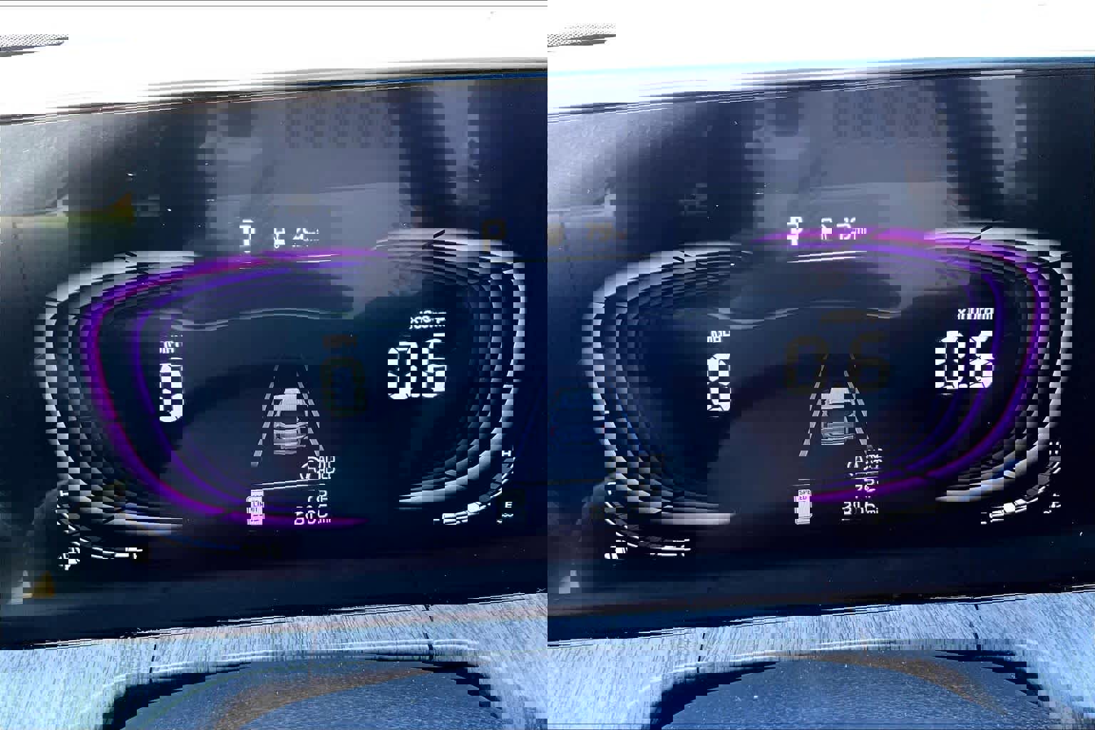 Used 2024 Kia Telluride EX w/ EX Captain's Chair Package image 25