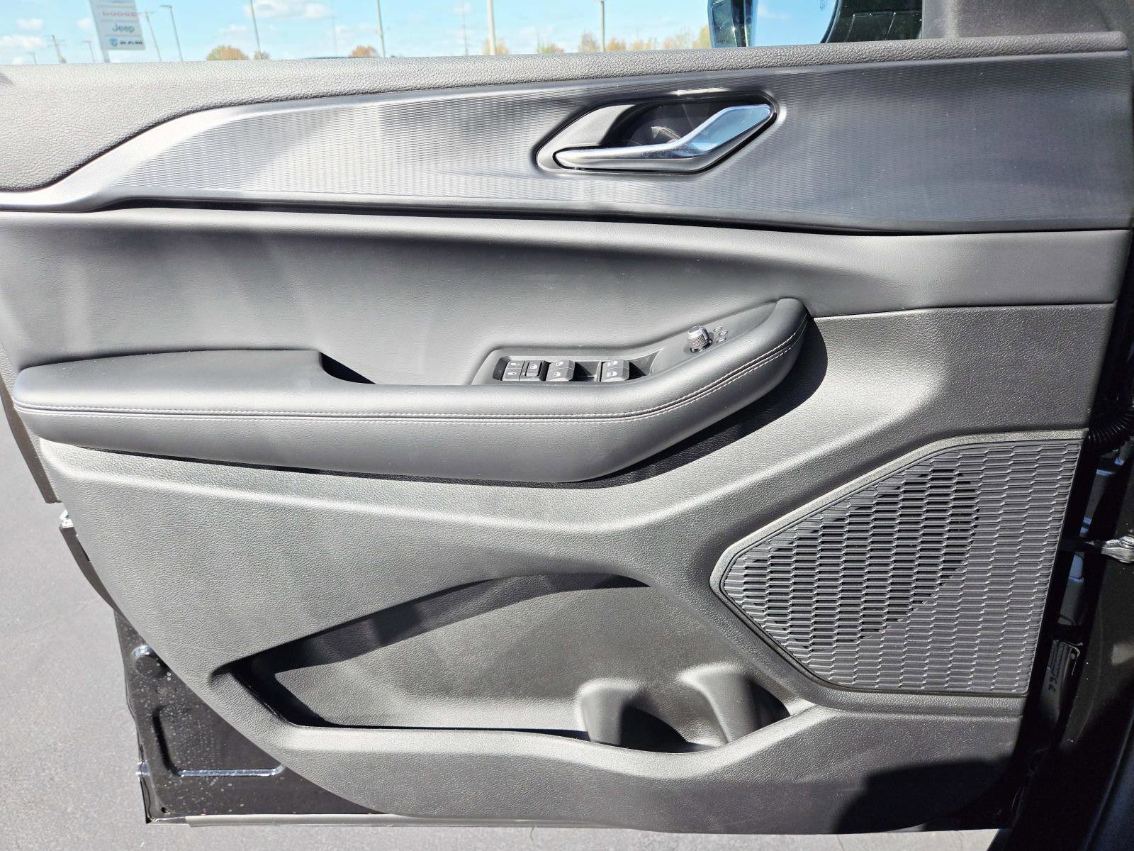 New 2025 Jeep Grand Cherokee Altitude image 26