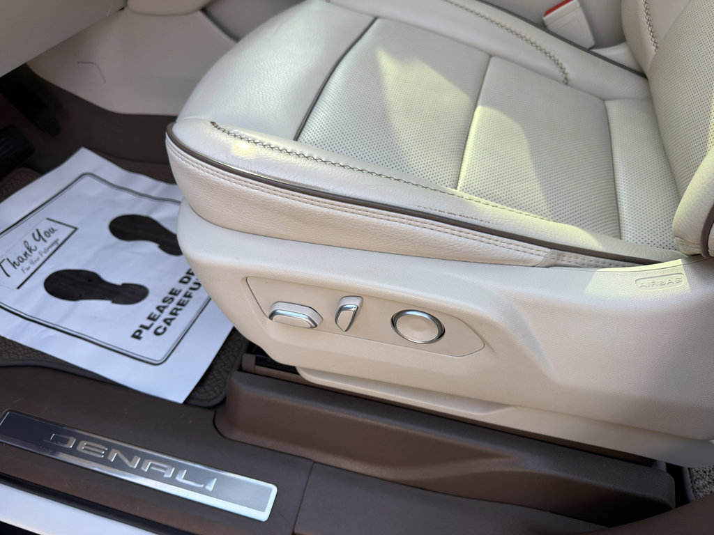 Used 2021 GMC Yukon Denali w/ Denali Premium Package image 21