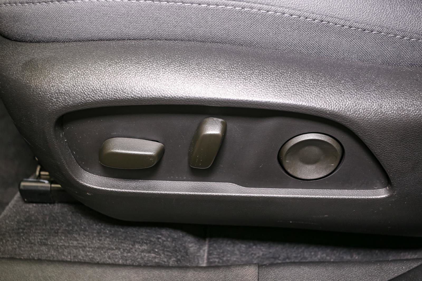 Used 2025 Chevrolet Equinox LT w/ Convenience Package II image 44