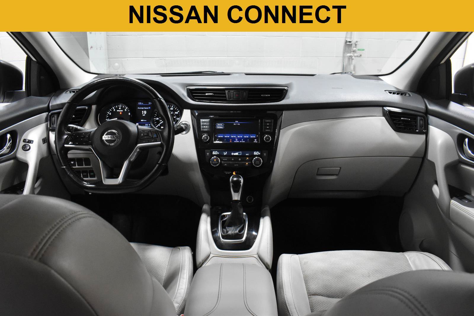 Used 2020 Nissan Rogue Sport SV w/ Technology Package FWD image 2