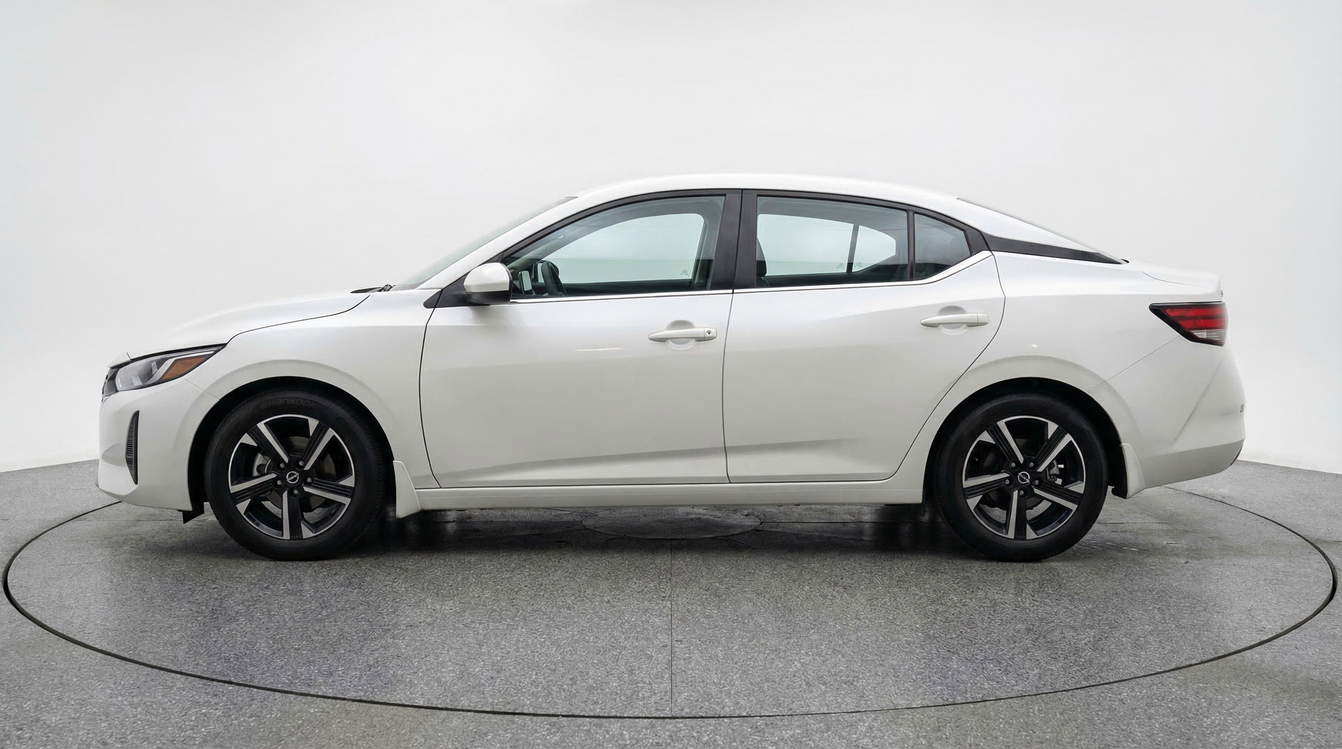Used 2025 Nissan Sentra SV FWD image 5