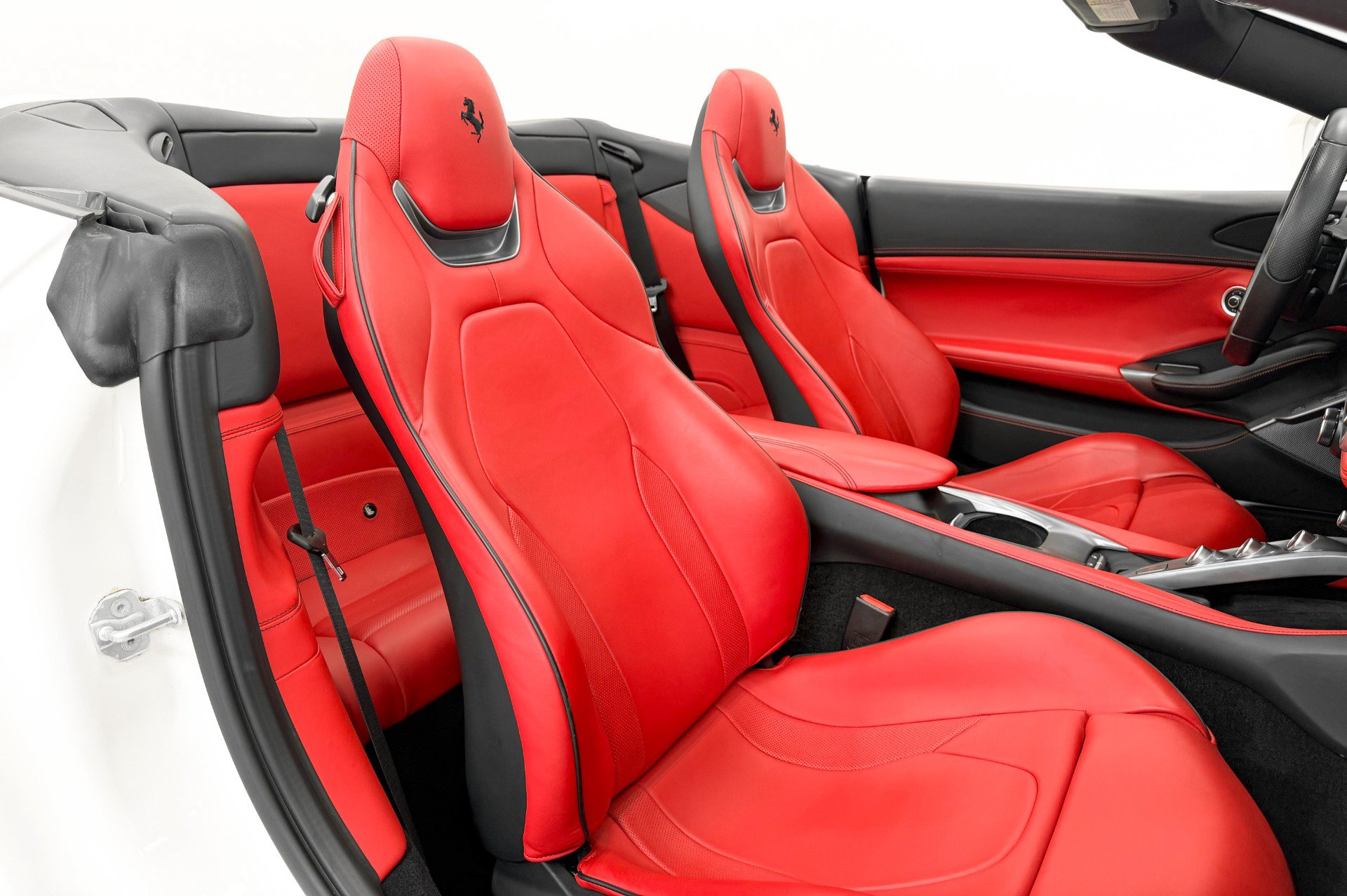 Used 2020 Ferrari Portofino RWD image 24