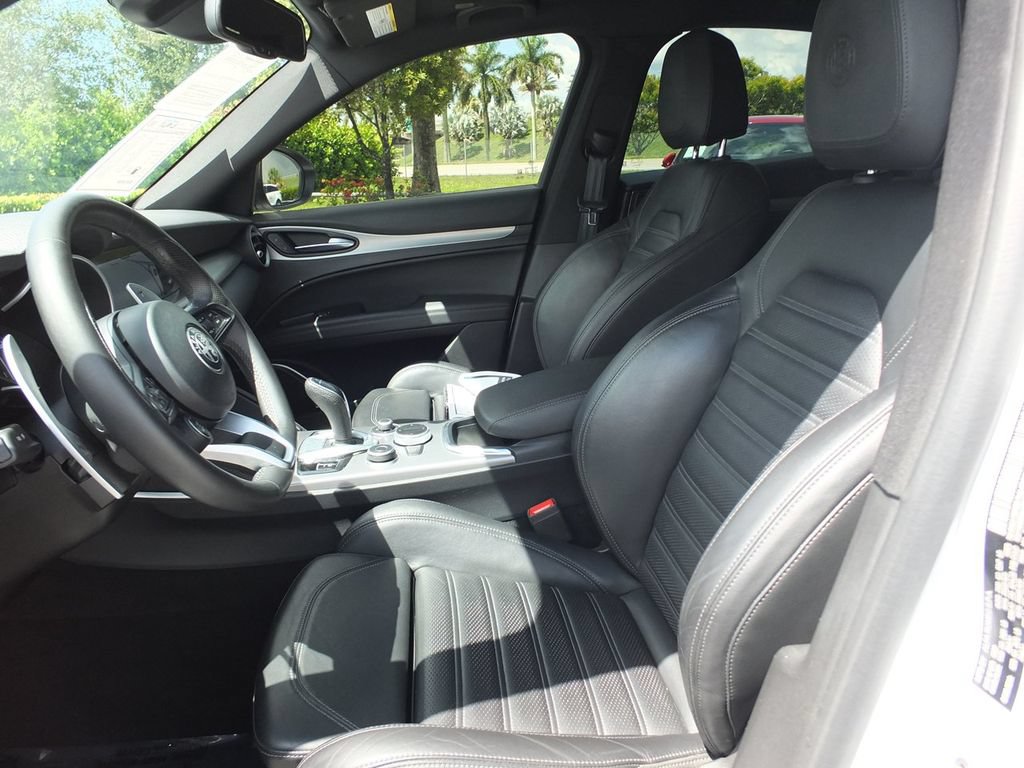 Used 2023 Alfa Romeo Stelvio Veloce AWD/4WD image 19