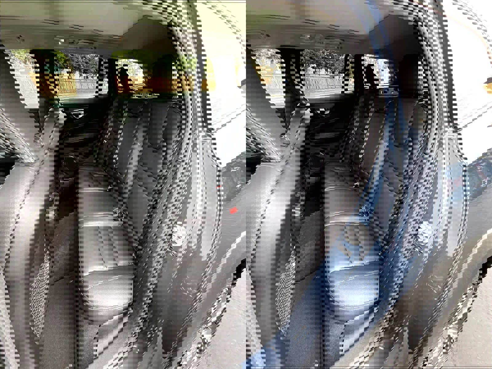 Used 2025 Volvo V60 B5 Cross Country Plus image 29