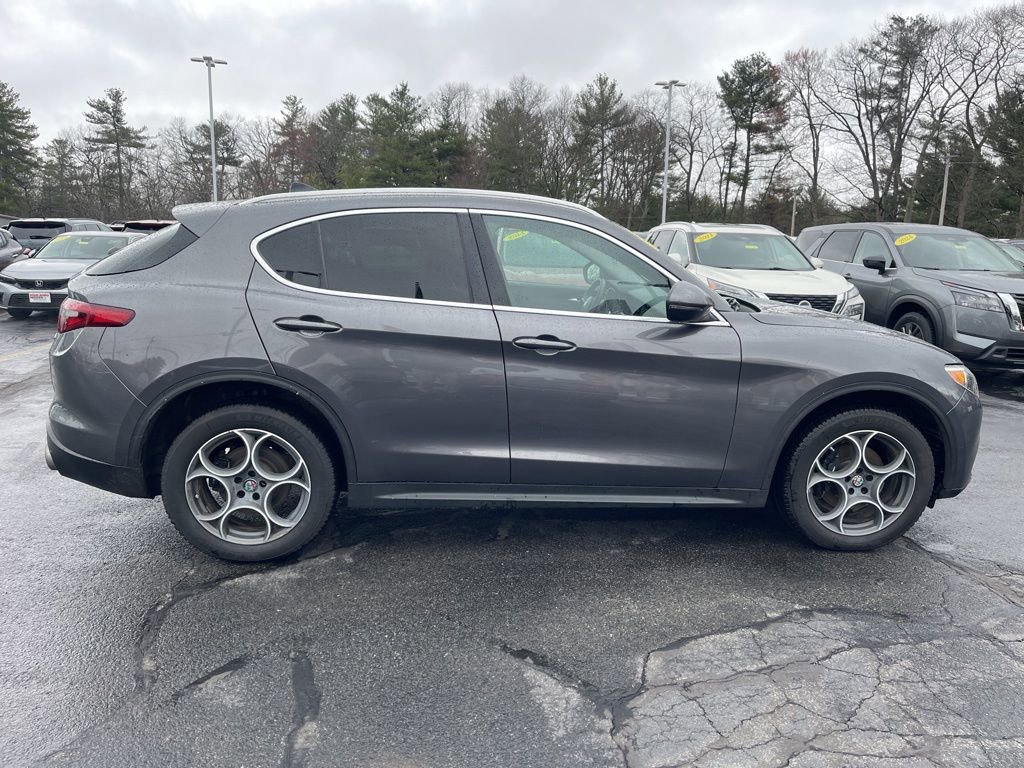 Used 2018 Alfa Romeo Stelvio AWD image 8