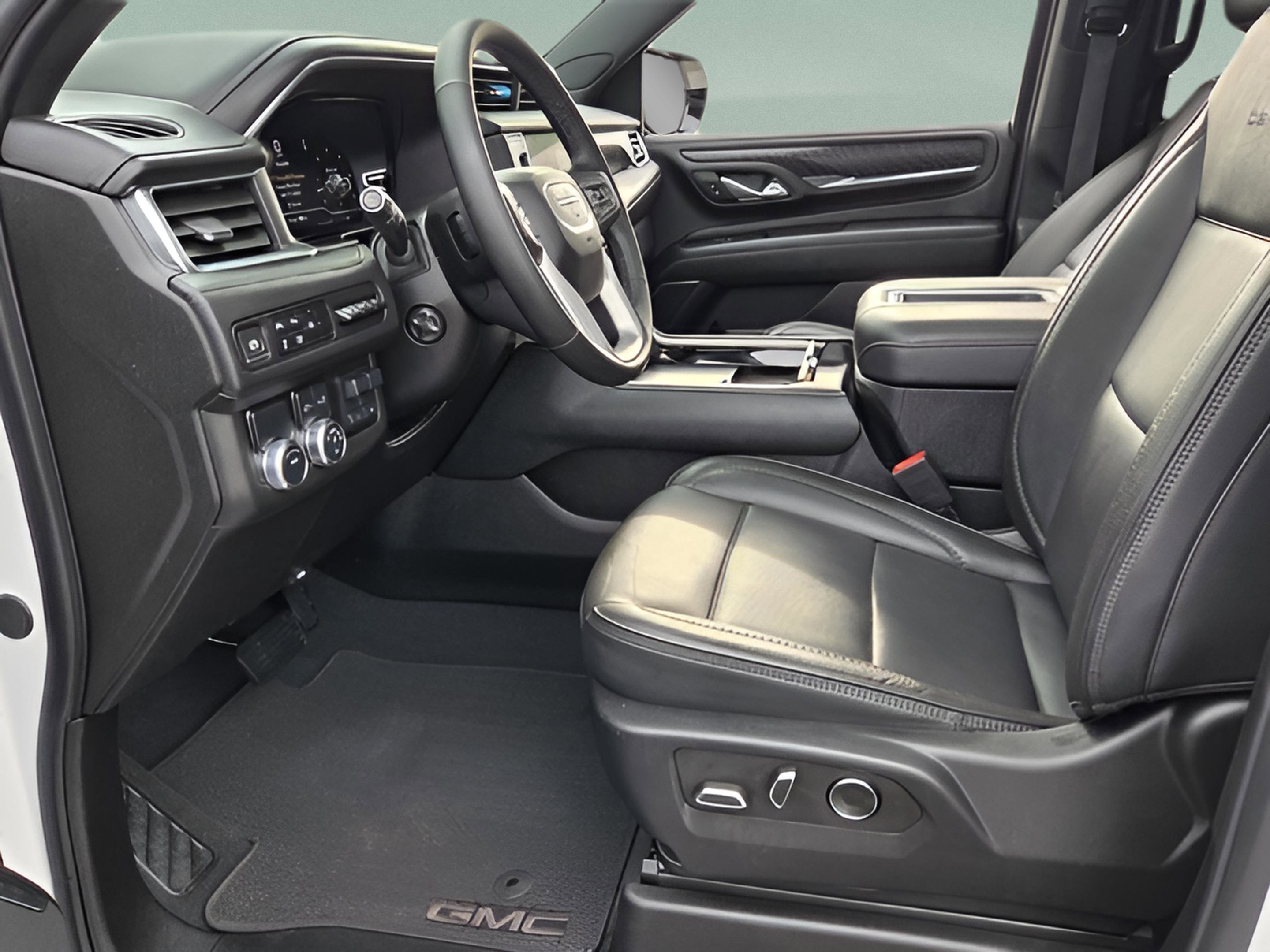 Used 2024 GMC Yukon XL Denali w/ Max Trailering Package image 13