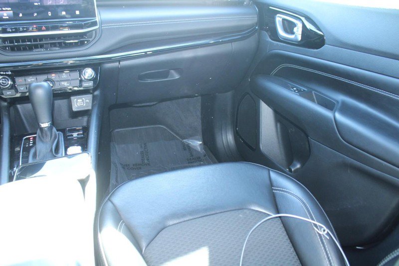 Used 2023 Jeep Compass Latitude image 17