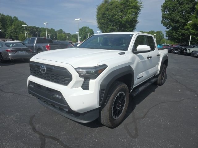 Used 2024 Toyota Tacoma TRD Off-Road AWD/4WD image 4