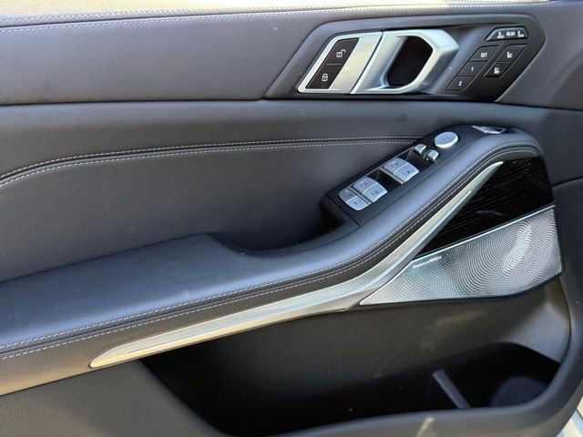 Used 2025 BMW X7 M60i image 18