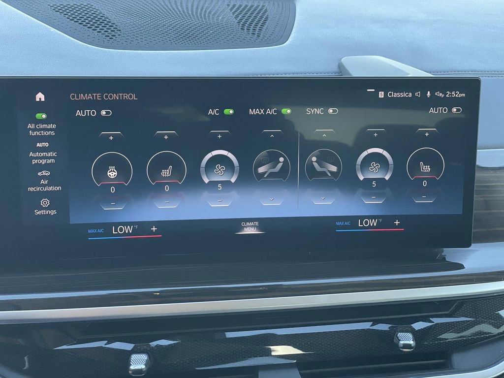 Used 2023 BMW X7 xDrive40i w/ Premium Package AWD/4WD image 13