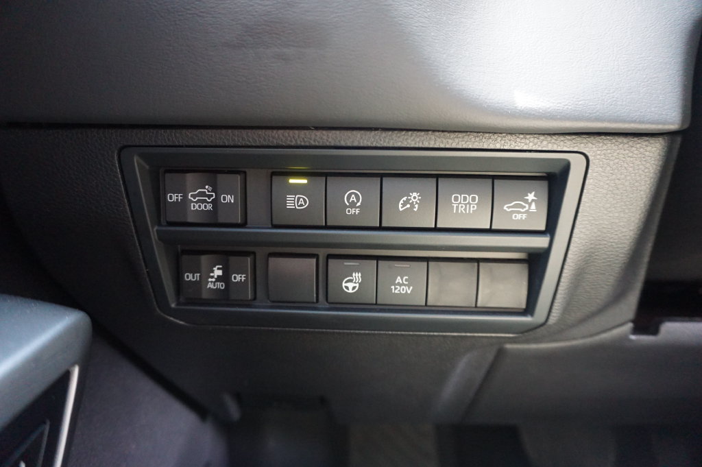 Used 2025 Toyota Tundra Platinum AWD/4WD image 4