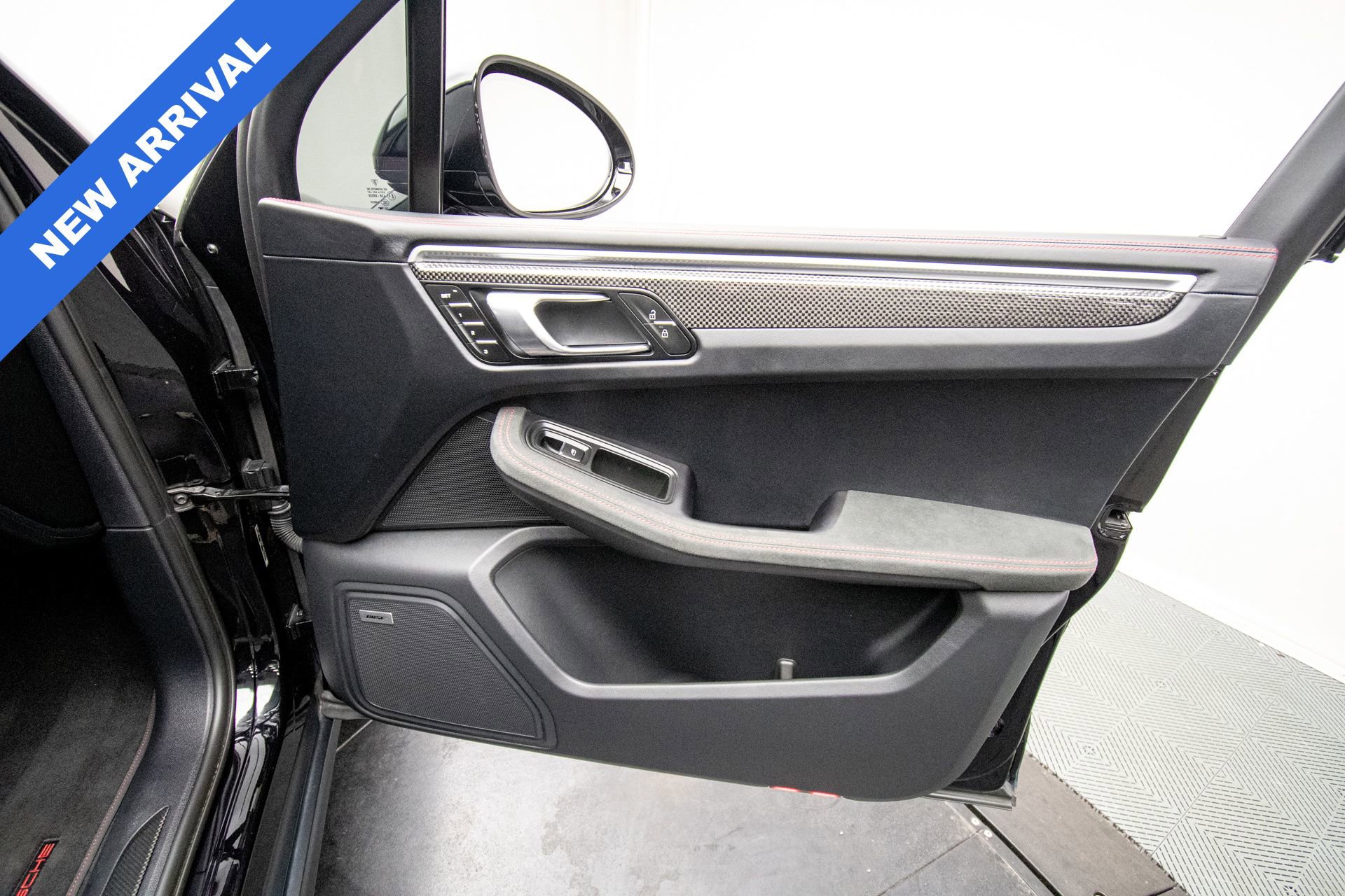 Used 2023 Porsche Macan GTS w/ GTS Sport Package AWD/4WD image 43