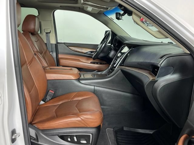 Used 2018 Cadillac Escalade Luxury AWD/4WD image 36