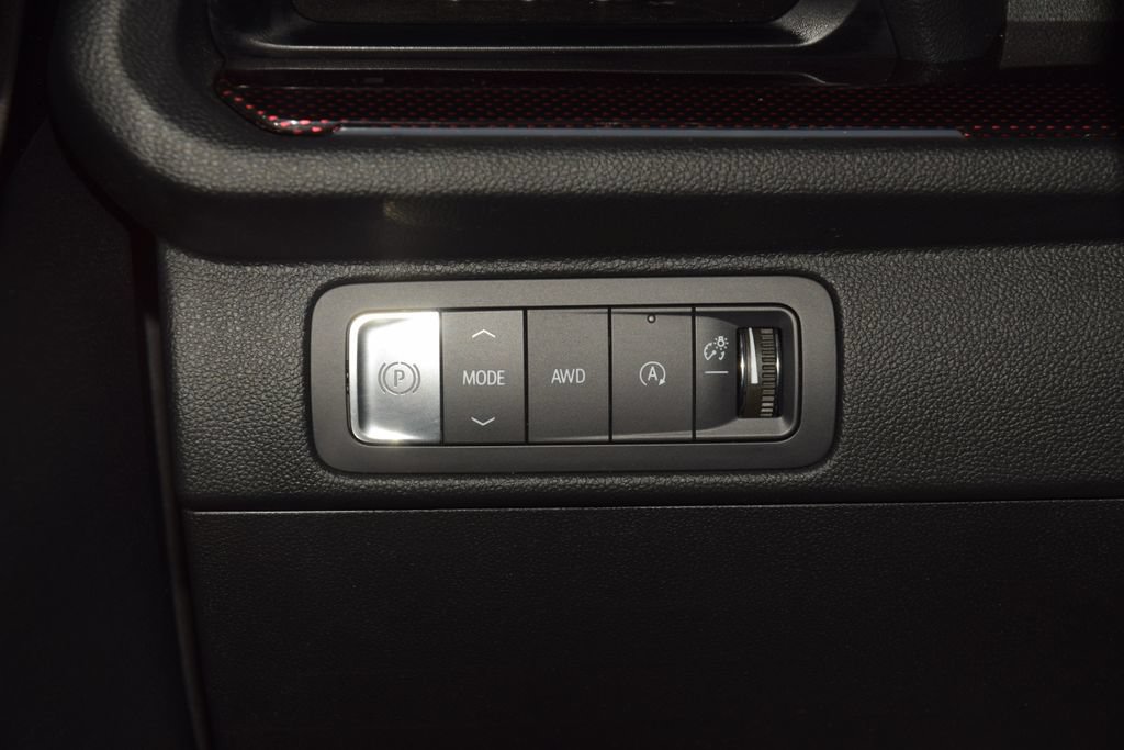 Used 2024 Chevrolet Traverse Z71 AWD/4WD image 35