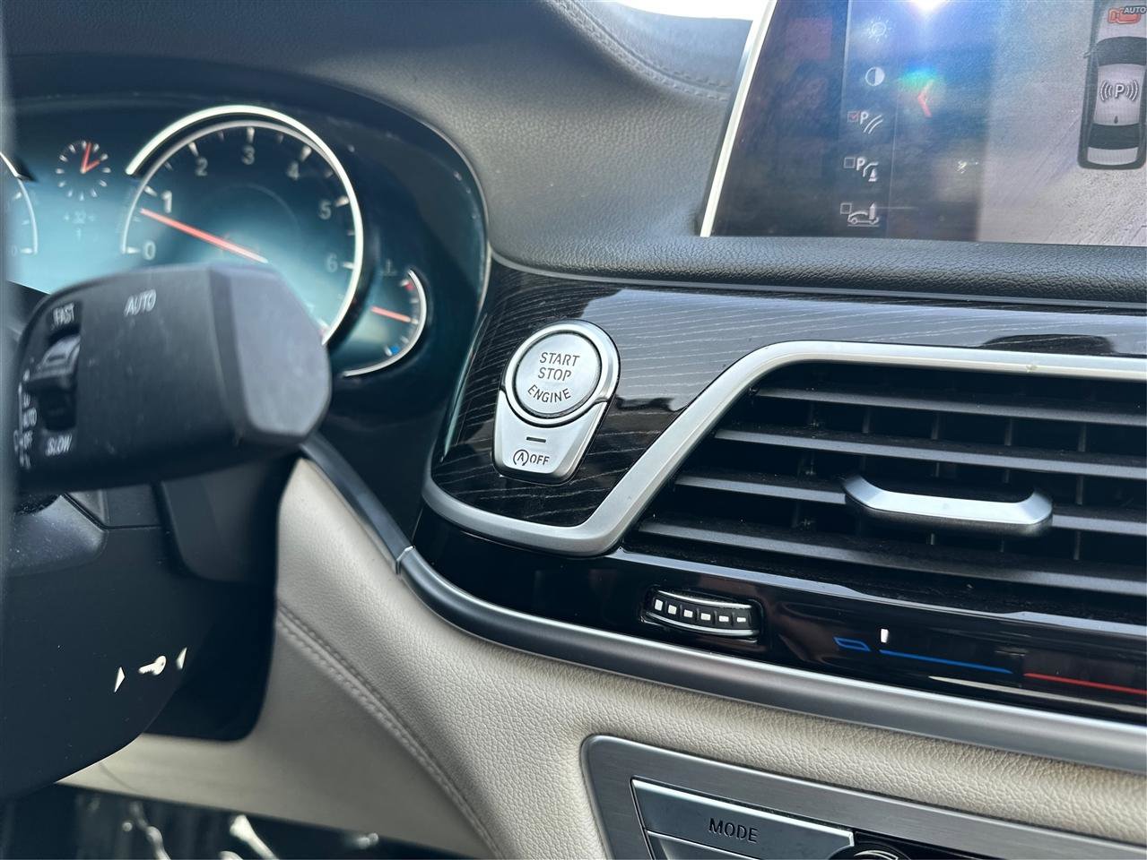 Used 2018 BMW 740i xDrive image 33