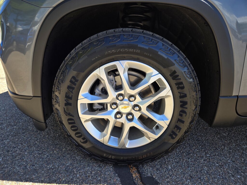 Used 2021 Chevrolet Traverse LS FWD image 15