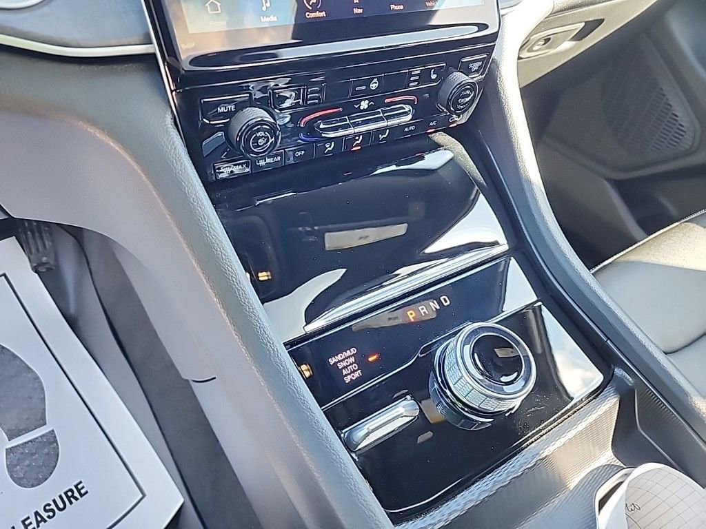 Used 2024 Jeep Grand Cherokee Limited image 10