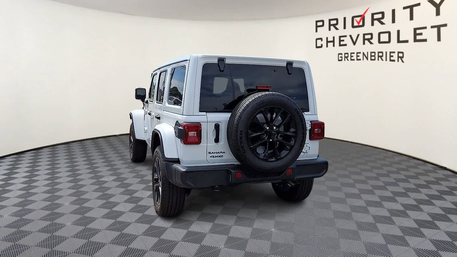 Used 2025 Jeep Wrangler Unlimited Sahara w/ Safety Group AWD/4WD image 7