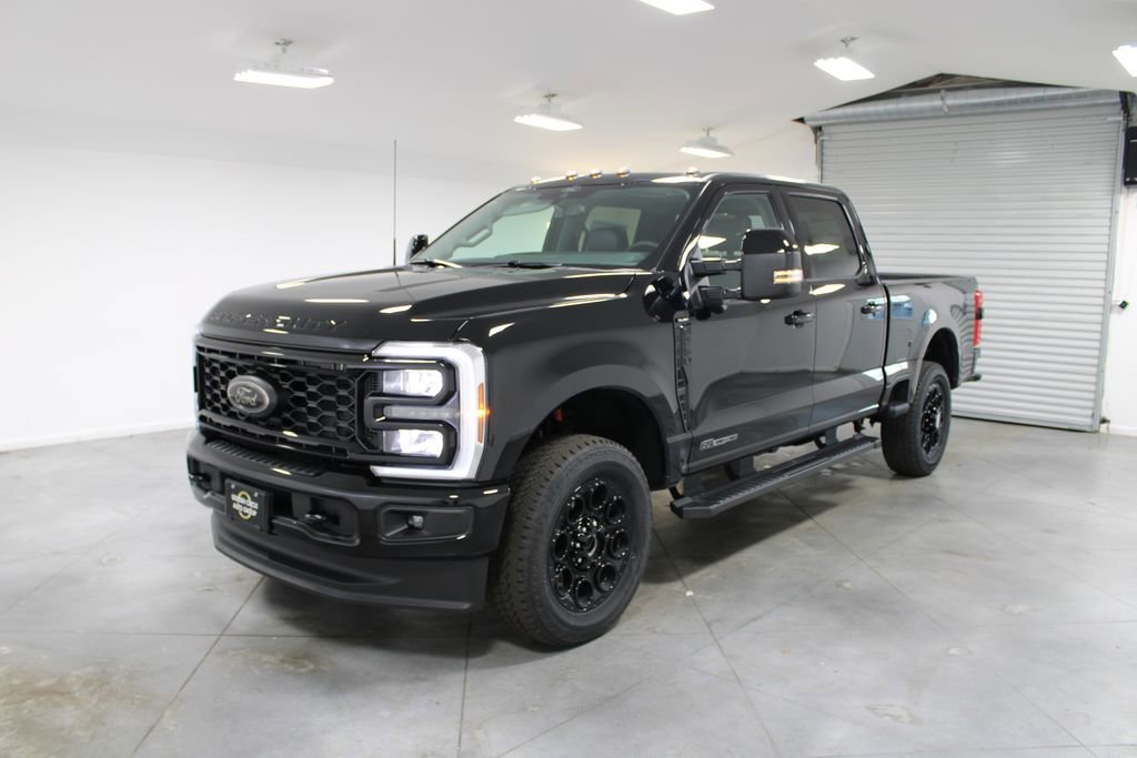 New 2026 Ford F250 Lariat w/ Black Appearance Package video 3