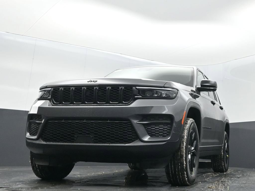 New 2025 Jeep Grand Cherokee Altitude image 30