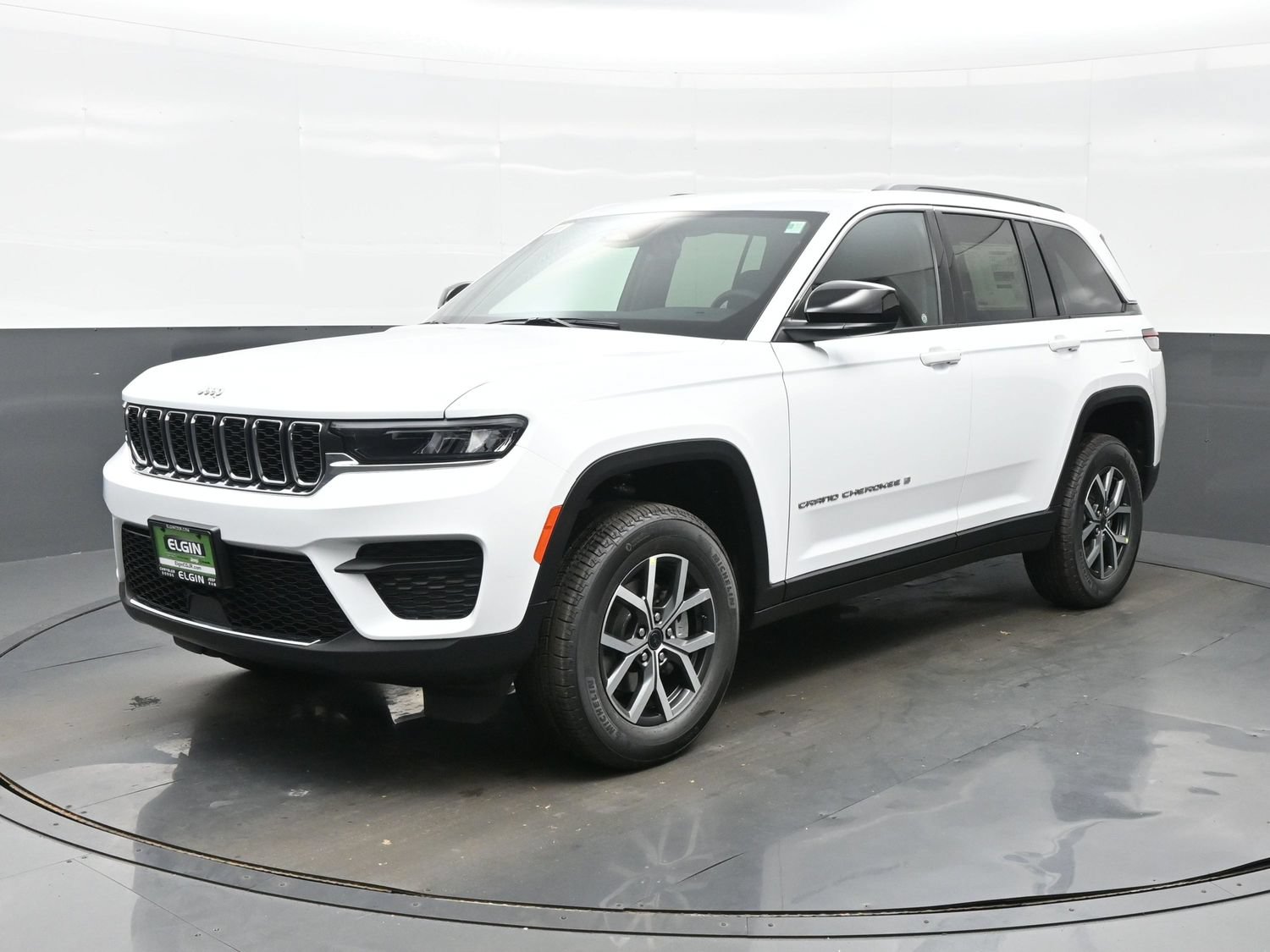 New 2027 Jeep Grand Cherokee Laredo AWD/4WD image 2
