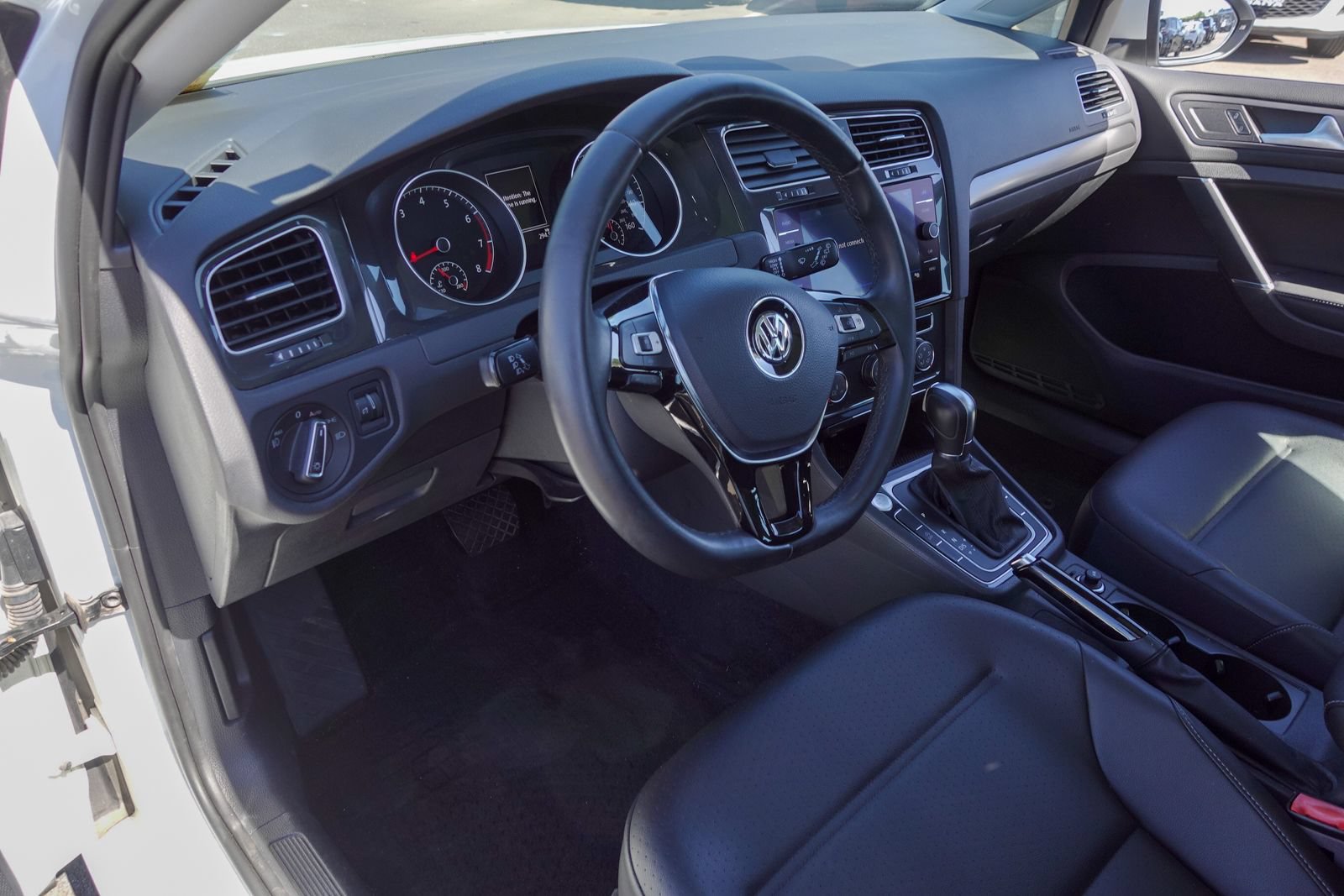 Used 2019 Volkswagen Golf SE FWD image 9
