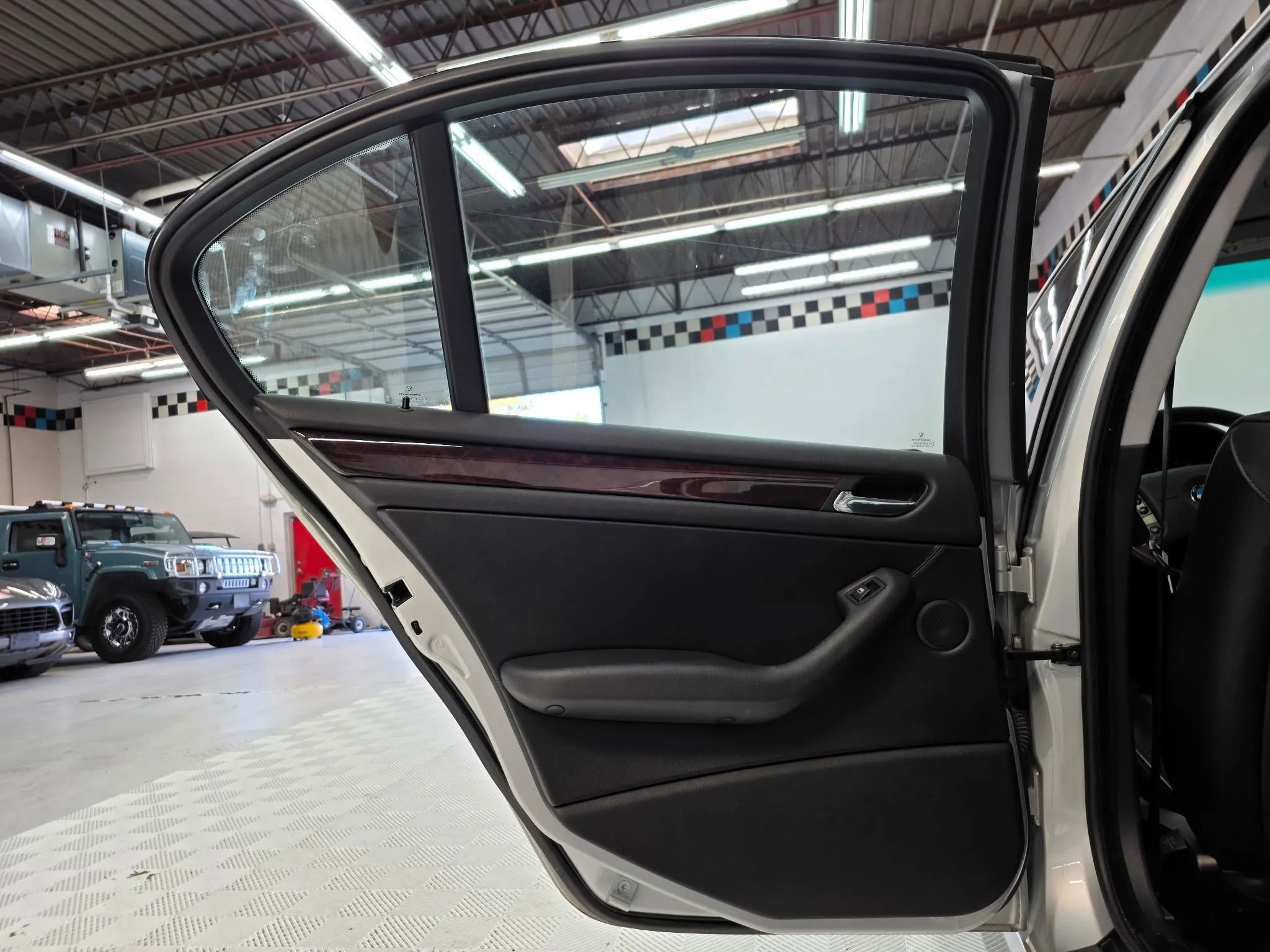 Used 2003 BMW 325i Sedan image 28