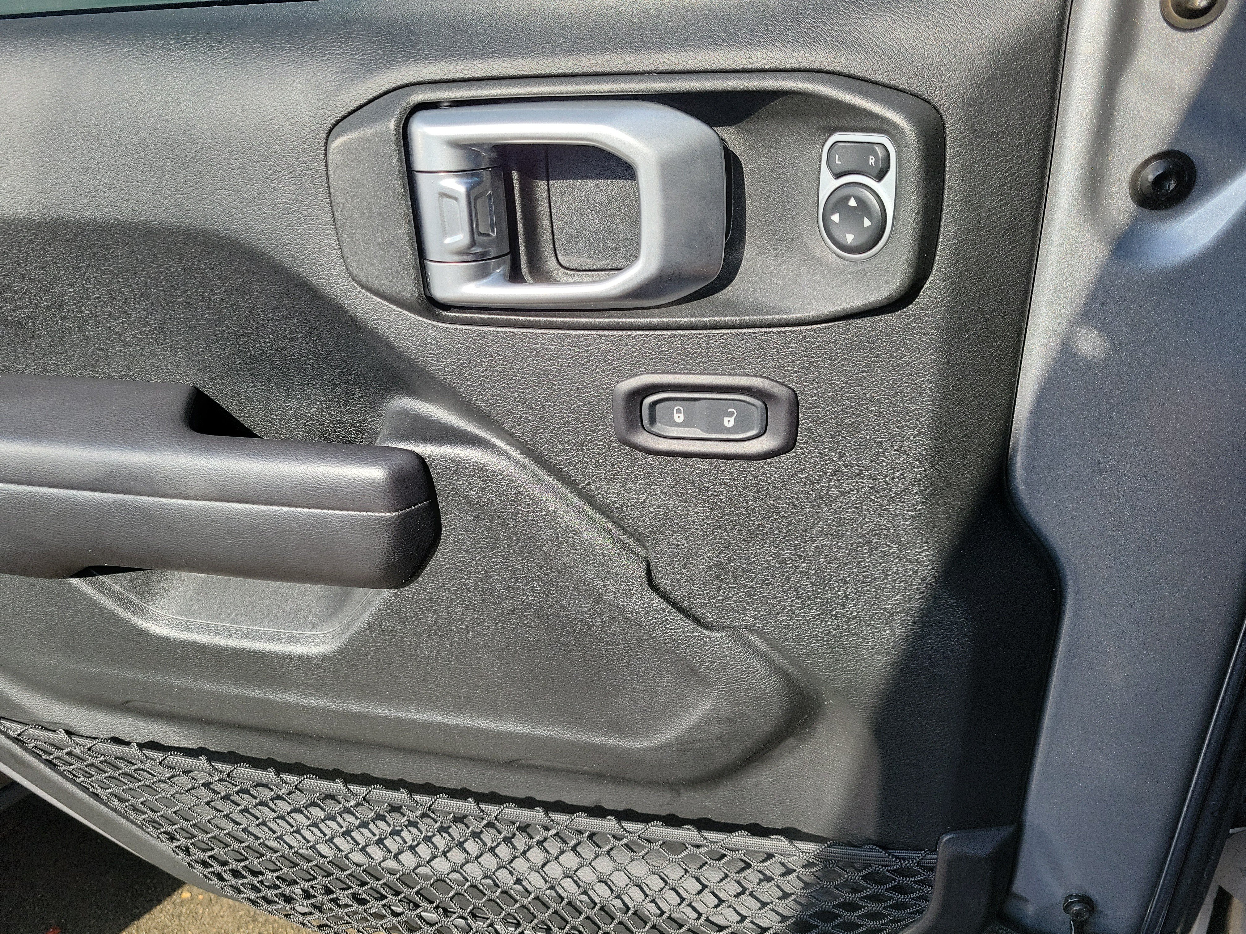Used 2018 Jeep Wrangler Unlimited Sport S AWD/4WD image 15