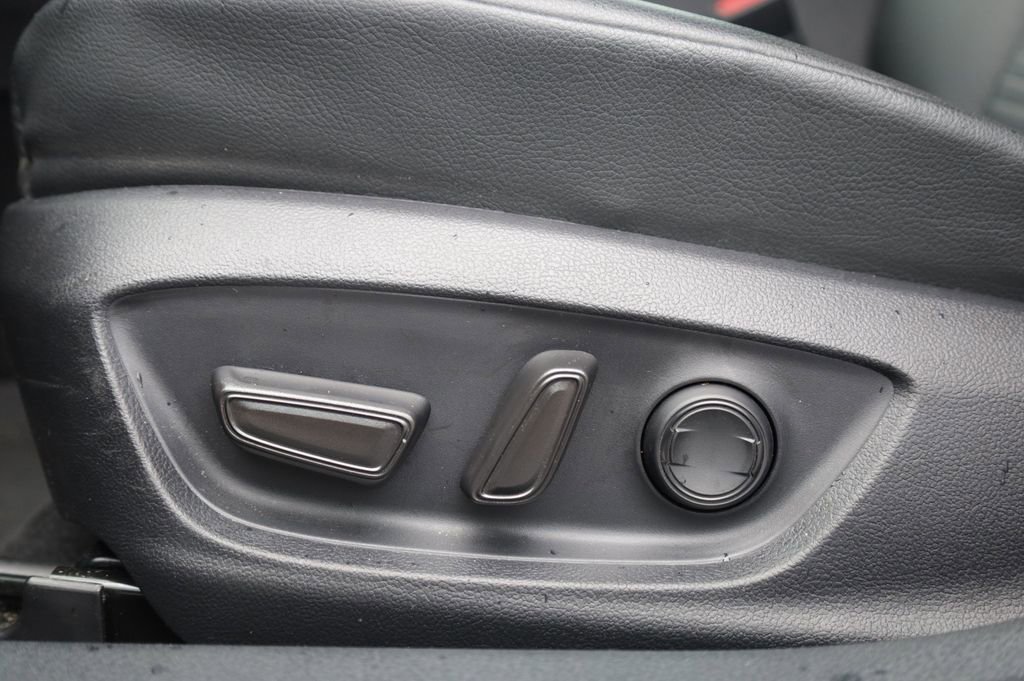 Used 2023 Toyota Camry SE FWD image 19