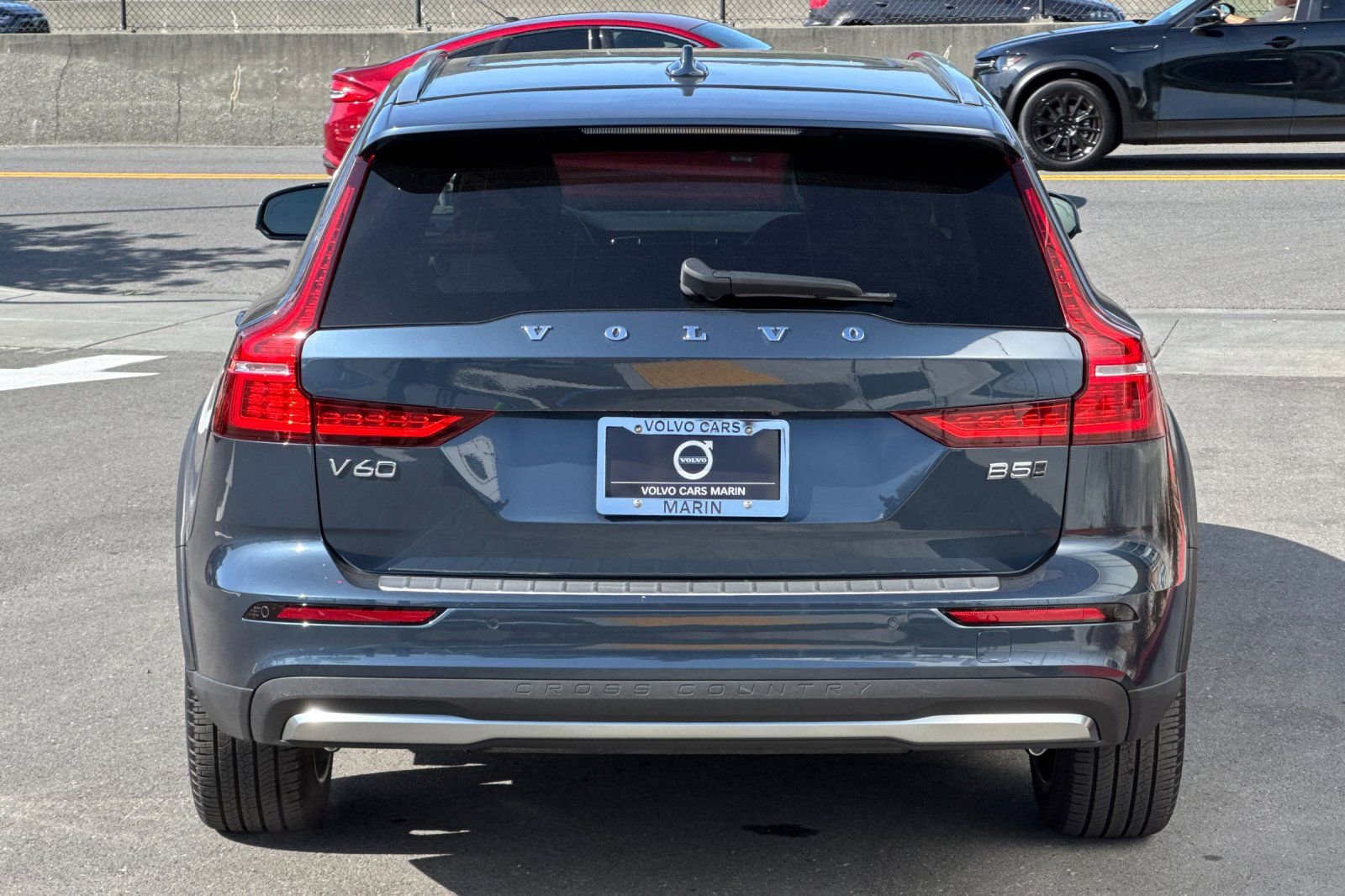 Used 2025 Volvo V60 B5 Cross Country Ultra AWD/4WD image 8
