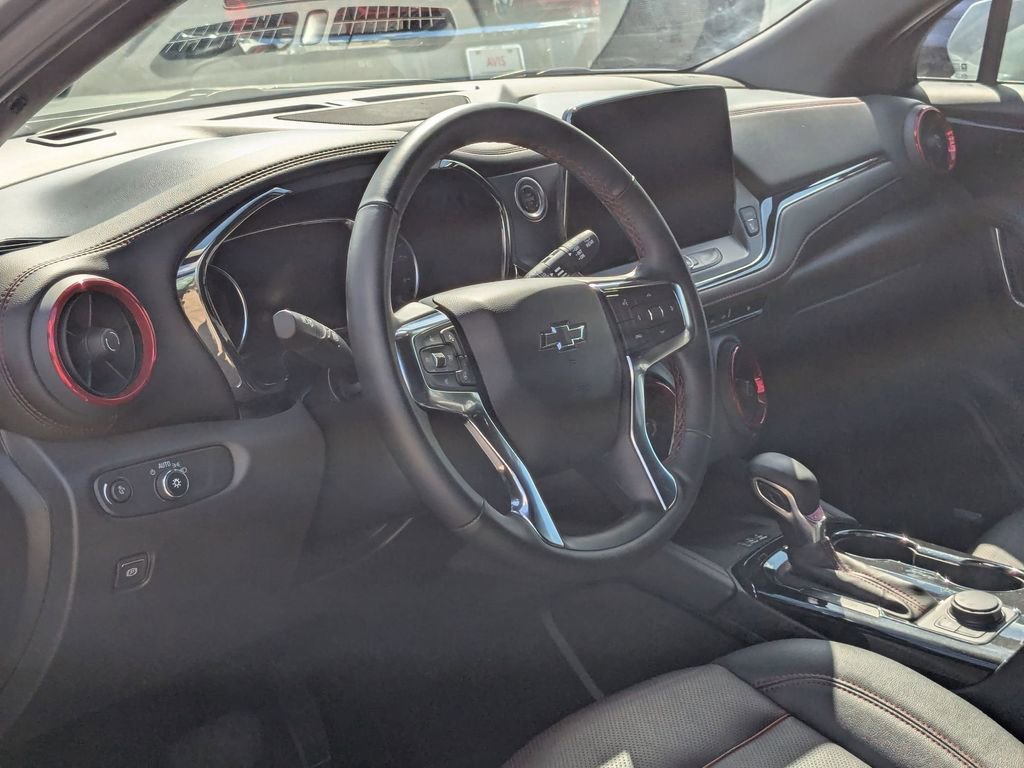 Used 2025 Chevrolet Blazer RS FWD image 13