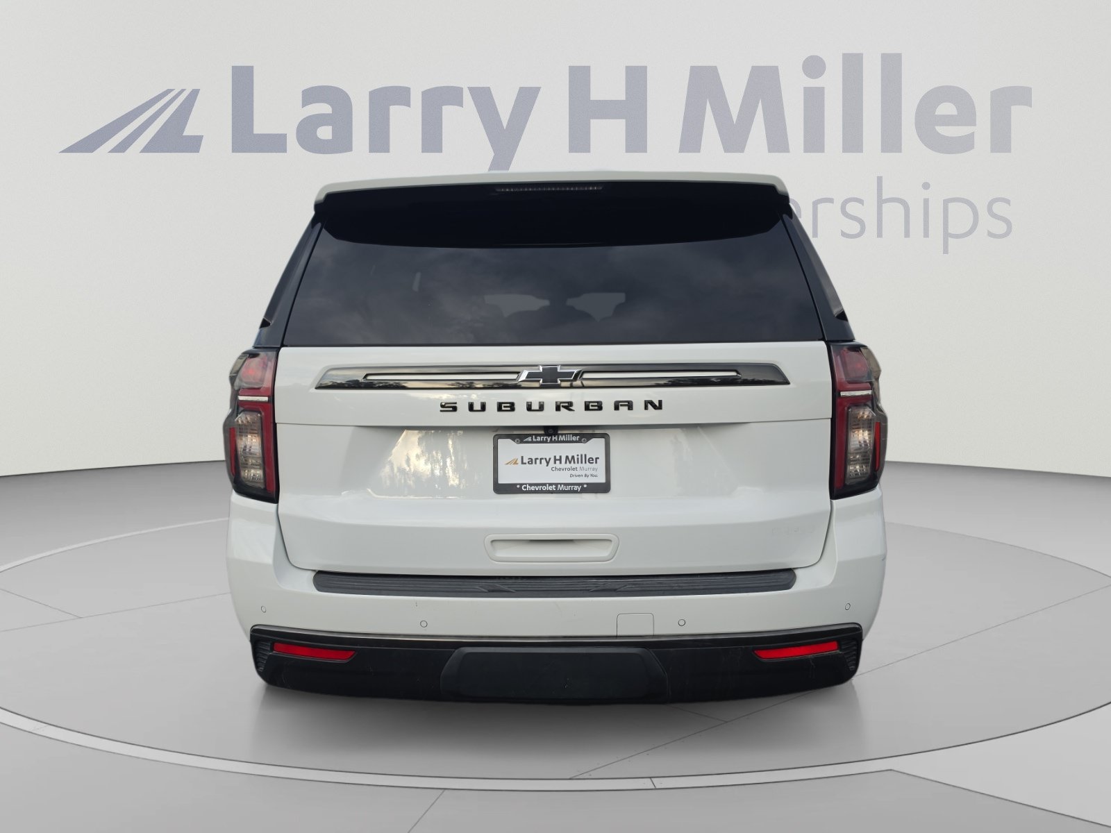 Certified 2022 Chevrolet Suburban Z71 w/ Luxury Package AWD/4WD image 4