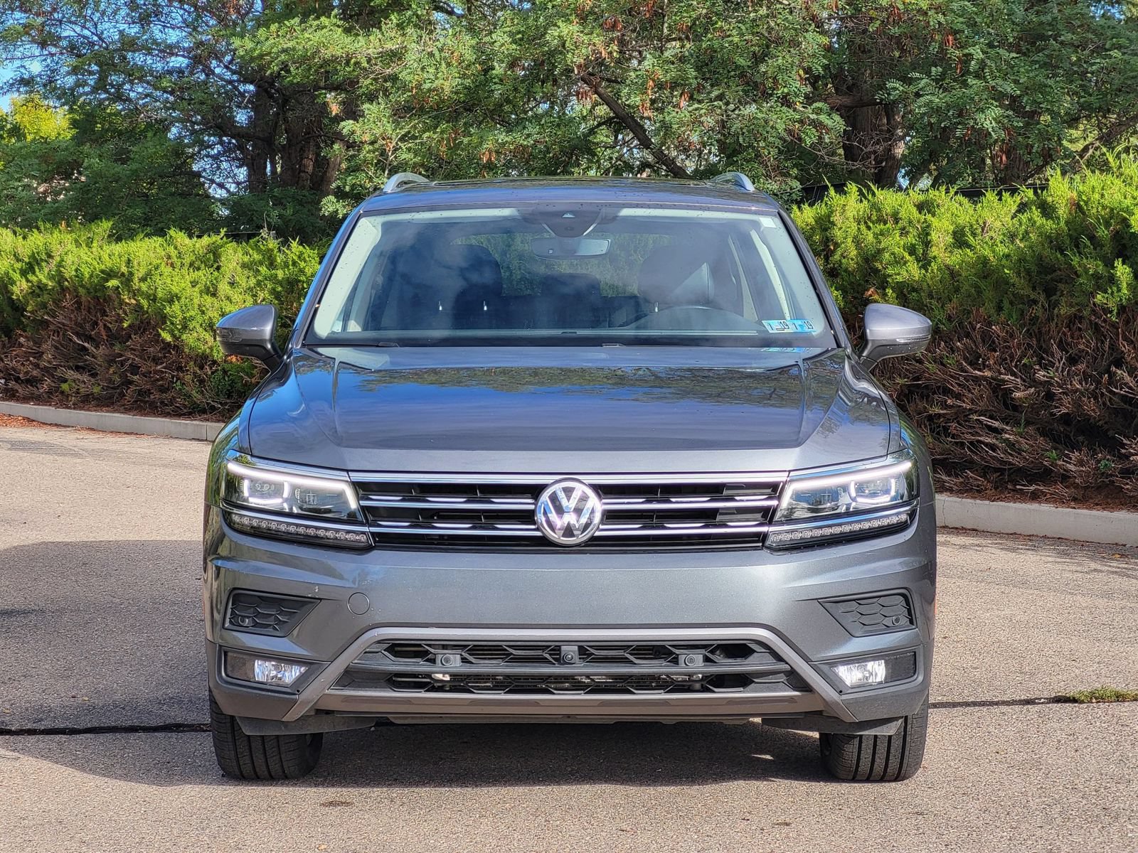 Used 2018 Volkswagen Tiguan SEL Premium AWD/4WD image 2