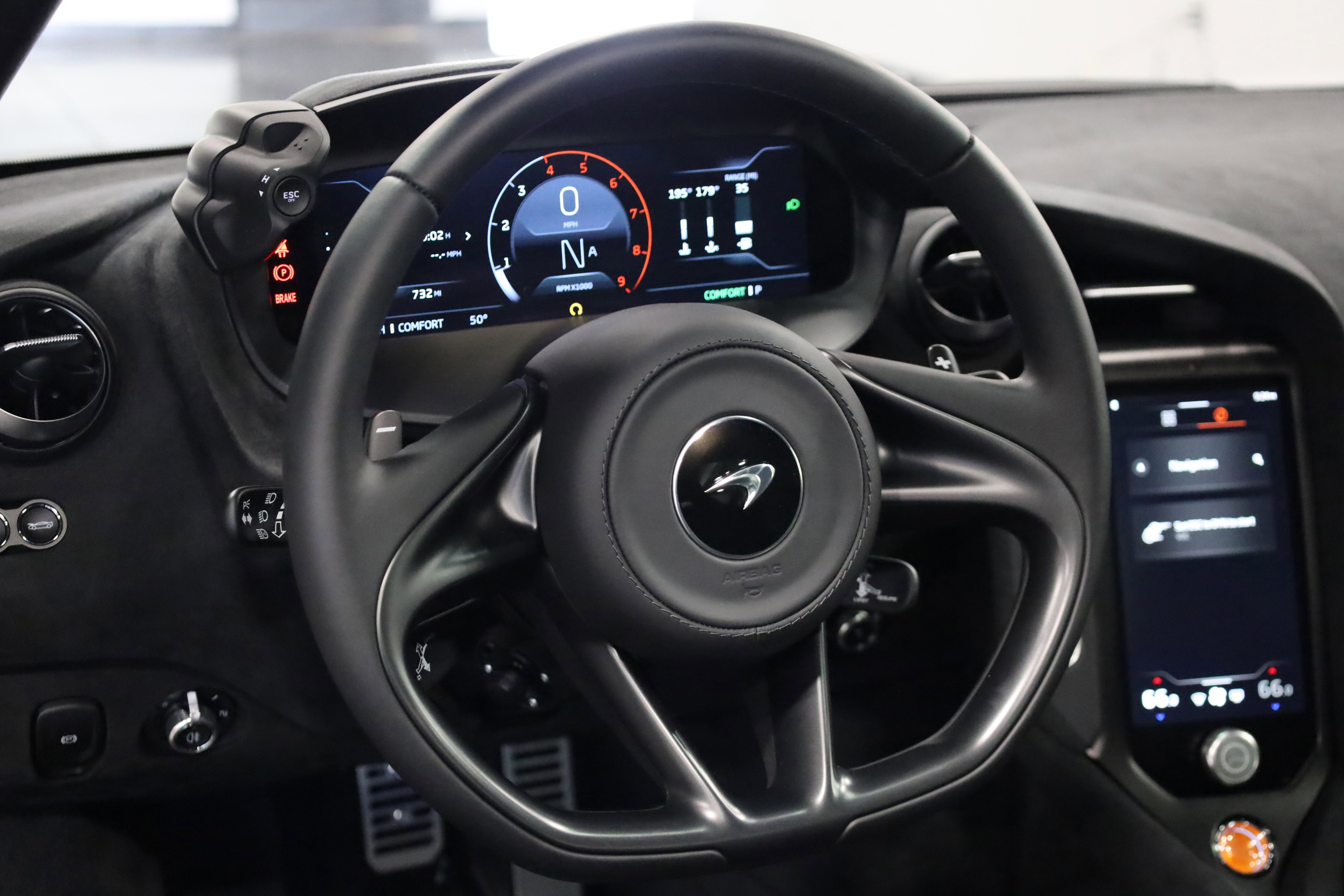 Used 2025 McLaren 750S image 29