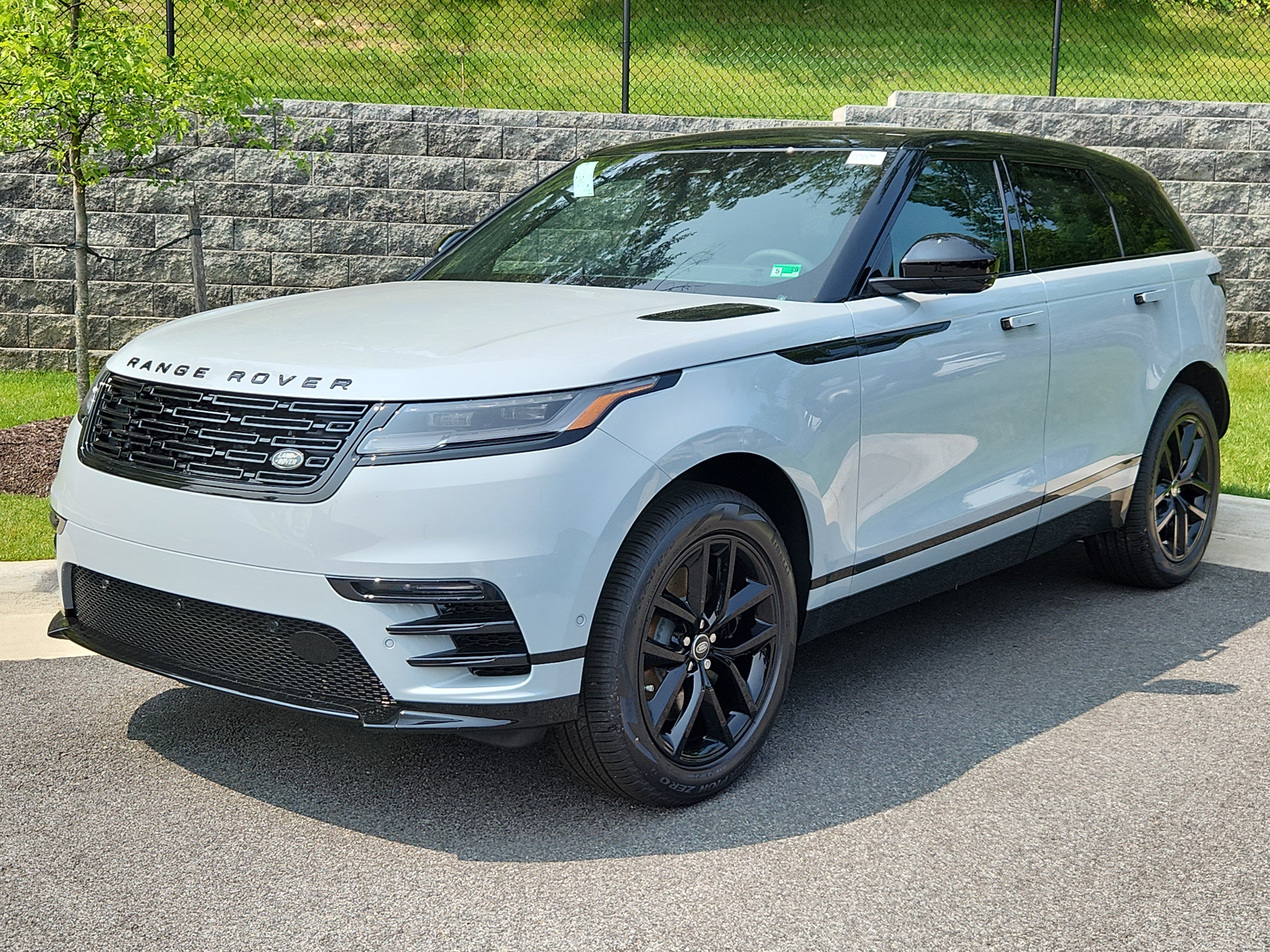 Used 2026 Land Rover Range Rover Velar Dynamic SE image 1