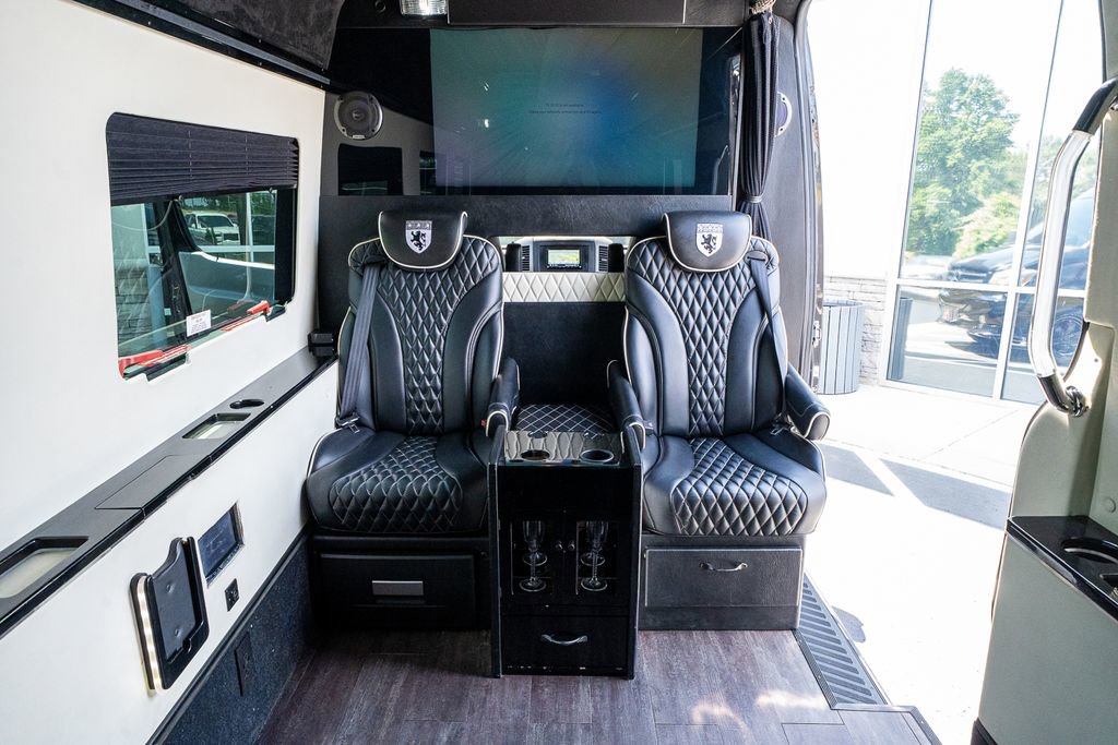 Used 2017 Mercedes-Benz Sprinter 2500 image 39