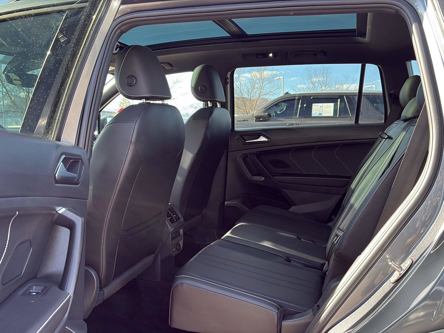 Used 2023 Volkswagen Tiguan SE R-Line image 13