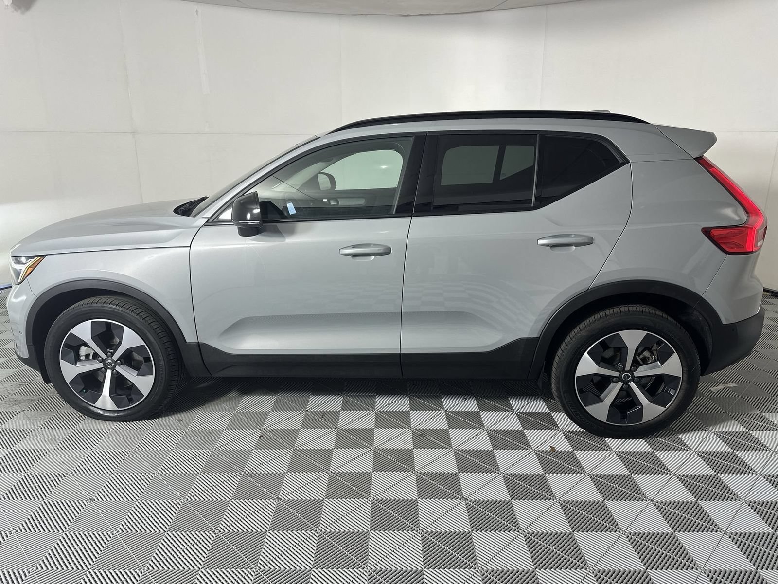 Used 2026 Volvo XC40 B5 Plus AWD/4WD image 5